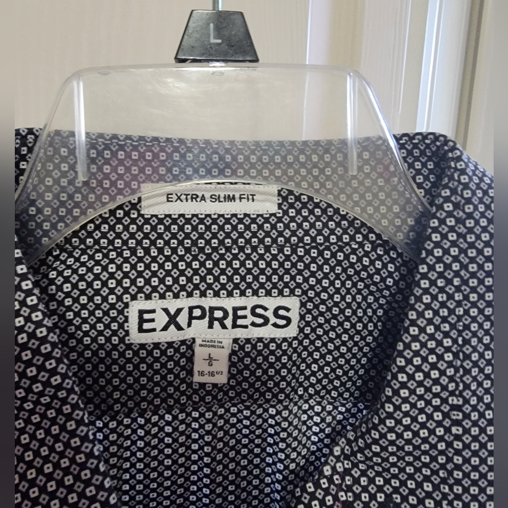 Express button-down - Picture 3 of 4
